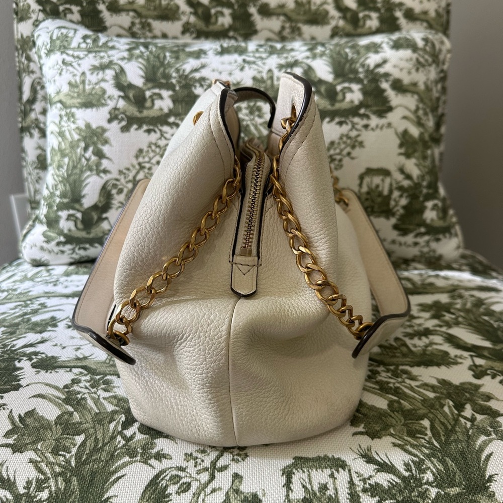 Tory Burch Chelsea Pebble Leather Slouchy Tote Shoulder Bag in Ivory - Picture 6 of 12